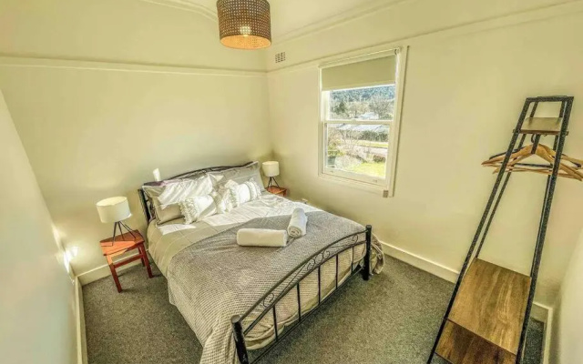Tawonga Retreat @ Mount Beauty – Guest Rooms – Mount Beauty