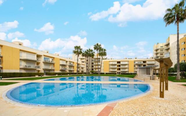 WHome Family Holidays w/ S-Pool, AC, Elevator & Garage