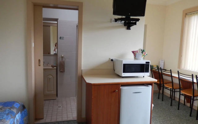 Pioneer Way Motel