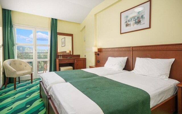 Cozy Park View Room With Breakfast Included