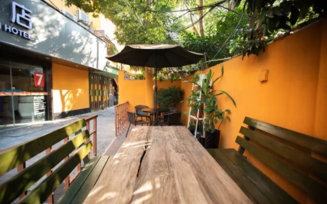 7 Days Premium Hotel Shanghai Xujiahui Longhua Road Metro station