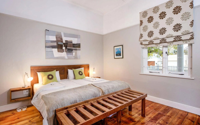 GUBAS DE HOEK meet eat sleep