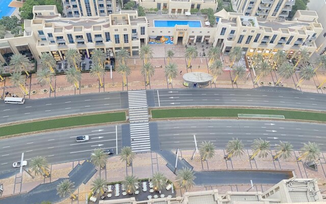 Lux BnB I 29 Burj BLVD I Pool Views