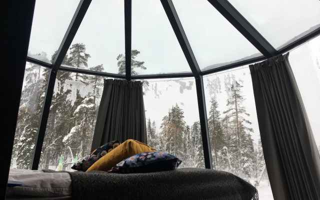 SnowLounge AuroraHut GlasIgloos IceHotel