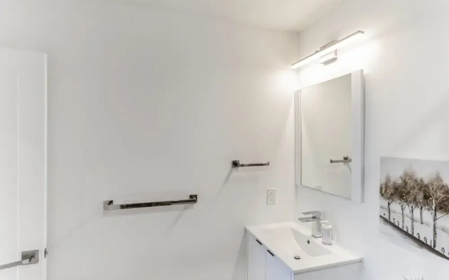 University City - Philadelphia 6 Bedroom Home by RedAwning