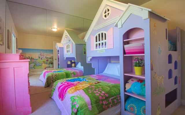 Haunted Mansion 6 Bedrooms 4 Bathrooms Home