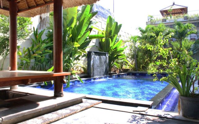 艾里巴厘岛库塔丹帕沙西那库拉帖木儿 6 号酒店(Airy Denpasar Barat Nakula Timur 6 Kuta Bali)