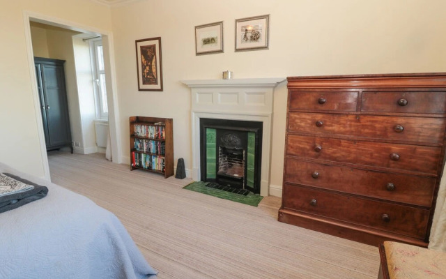 Whinstones at 4 The Villas