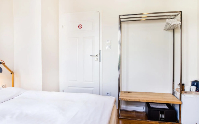 4 Walls by Novum House