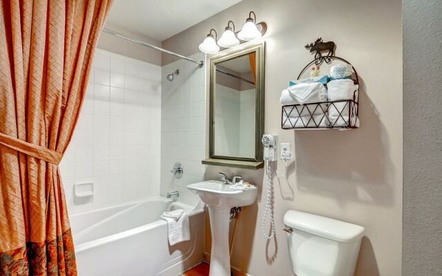 Tucker Mountain at Center Village by Copper Mountain Lodging