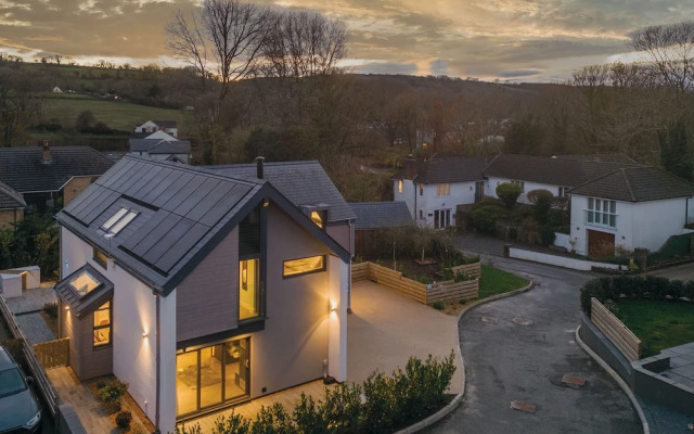 Ty Cyfoes - Luxurious 4 Bedroom - St. Florence