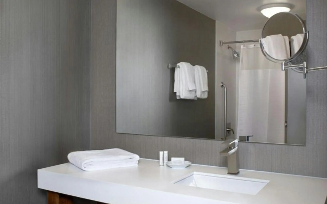 Courtyard by Marriott Downtown Toronto