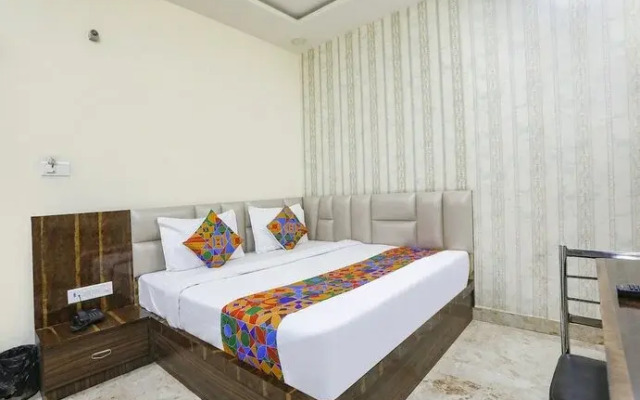 Fabexpress Paradise Inn