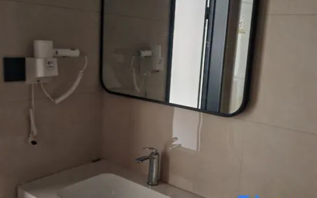 Baiyi Chain Hotel – Bathroom – Harbin