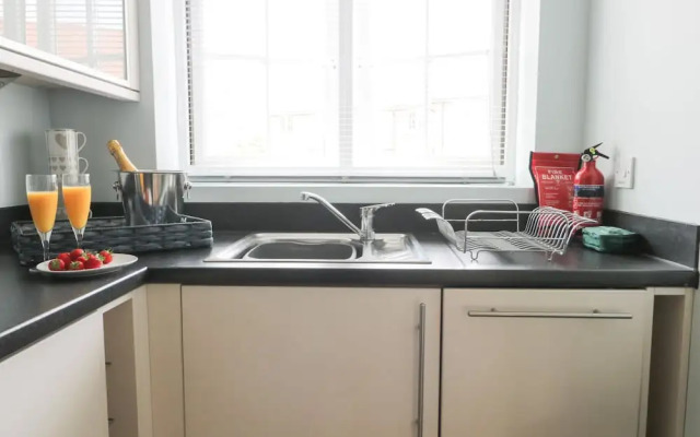 2 Perran Court