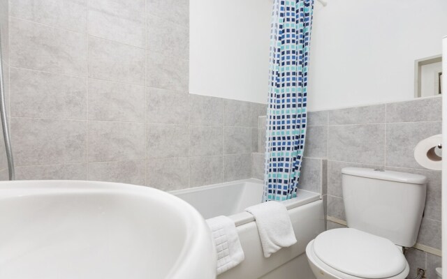 Clarence Suite - Cozy 1BR With Parking in Chatham