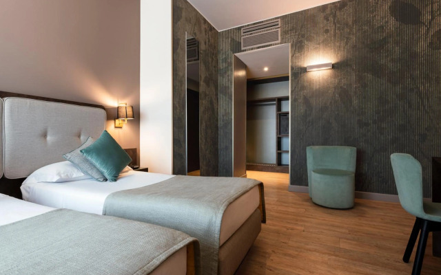 Mokinba Hotels King