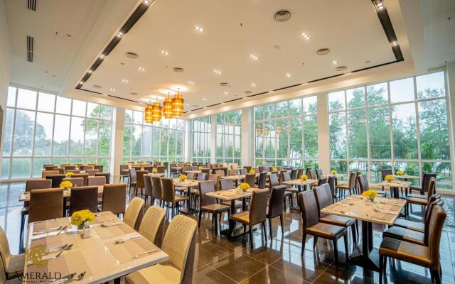 Amerald Resort Hotel Desaru