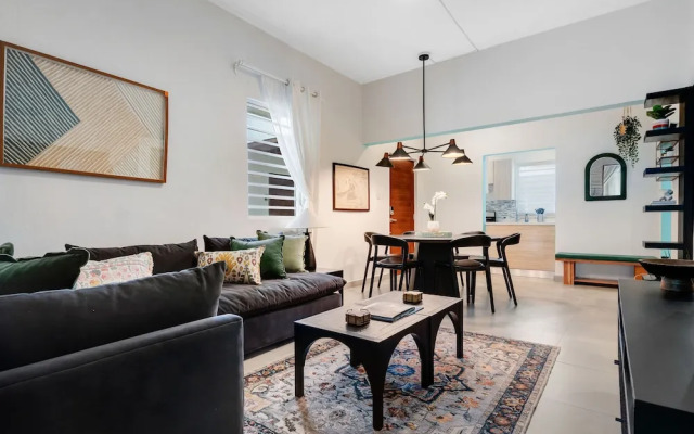 Stylish Apartment Includes Pool Parking in Condado