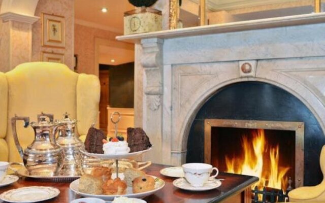 Longford Arms Hotel