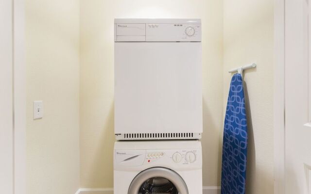 Centre Court Chic - 3 Bed Centre Court Ridge - 3 Br condo by RedAwning