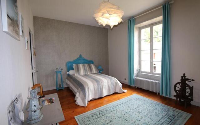 Le Petit Chateau Des Cedres