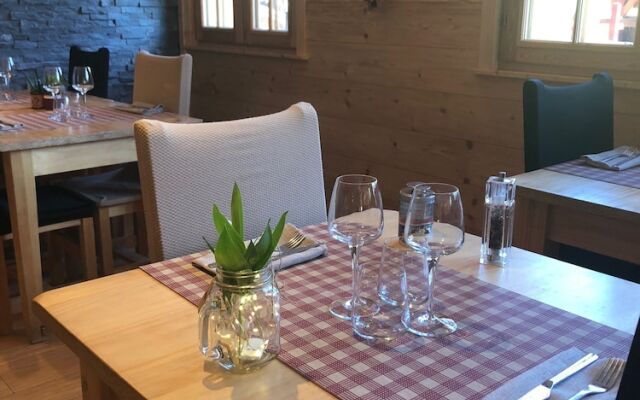 Montana Chalet Hotel