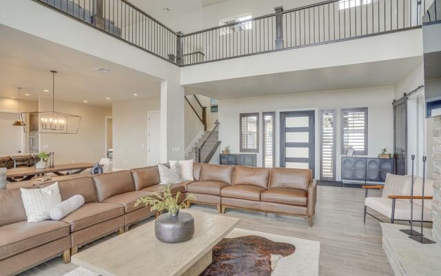 Spacious Utah Escape w/ Balcony & Mountain Views!