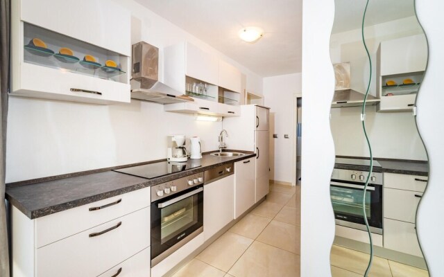 Amazing Home in Novigrad With 5 Bedrooms, Wifi and Outdoor Swimming Pool