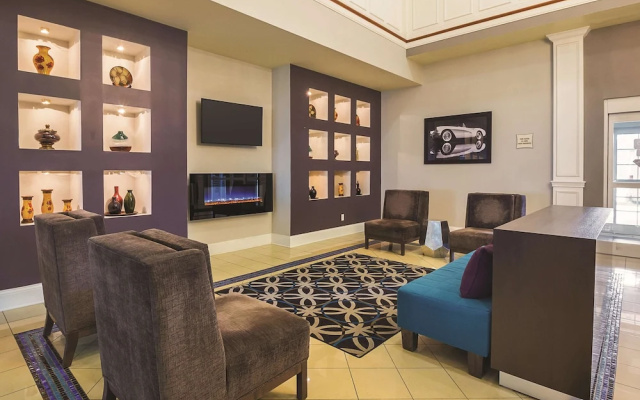 La Quinta Inn & Suites by Wyndham Bowling Green
