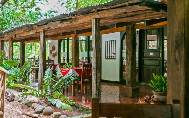 Hacienda La Pacífica Eco-Lodge