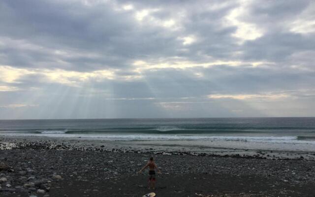 Donghe Surf Shop & Hostel - Taitung