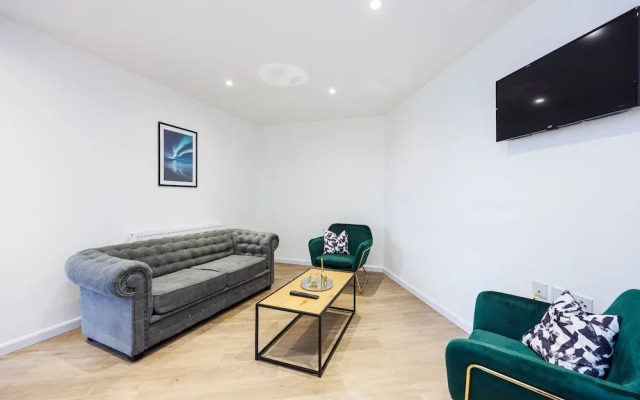 Modern 2 bed Flat in Town Centre - Free Wifi