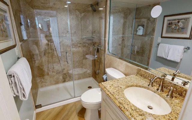 East Pass Towers 304 3 Bedroom Condo by RedAwning