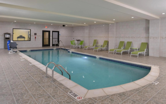 Holiday Inn Express & Suites Dearborn SW - Detroit Area by IHG