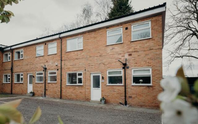 Near Hinckley Centre, sleeps up to 6, spacious ground floor apartments with secure parking