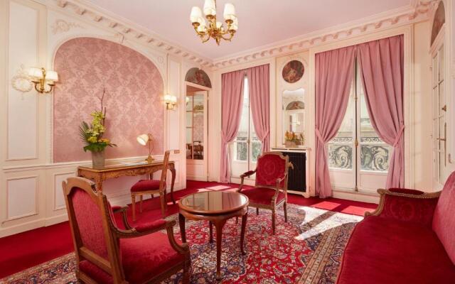 Hotel Raphael
