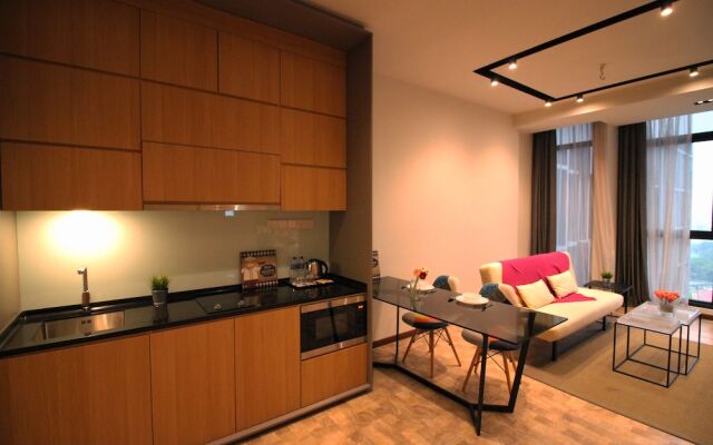 Expressionz Professional Suites by HnH