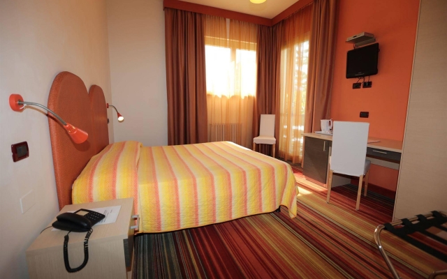 Hi Hotels Sirmione - Lakeview Pool