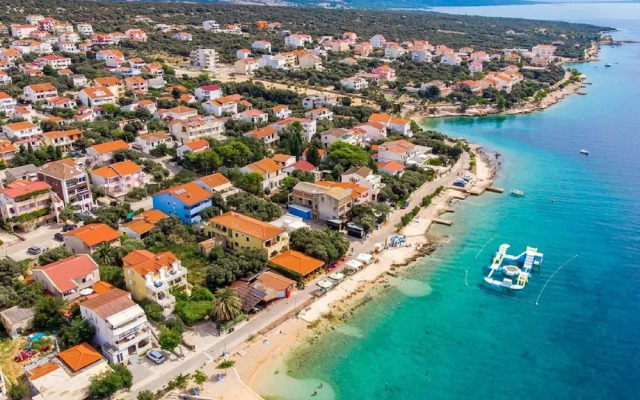 Seaside Apartment in Mandre