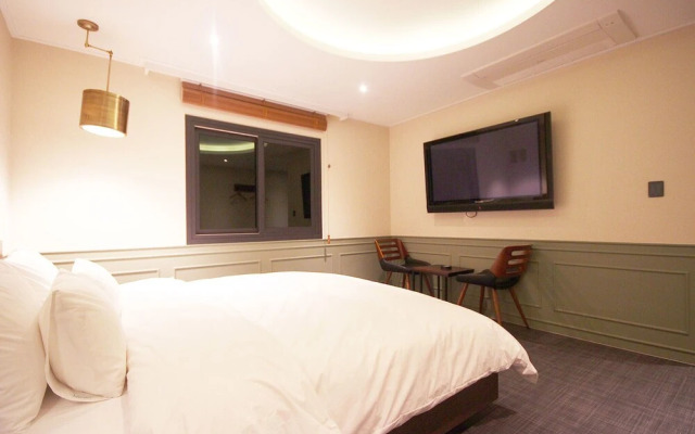 Mango Hotel