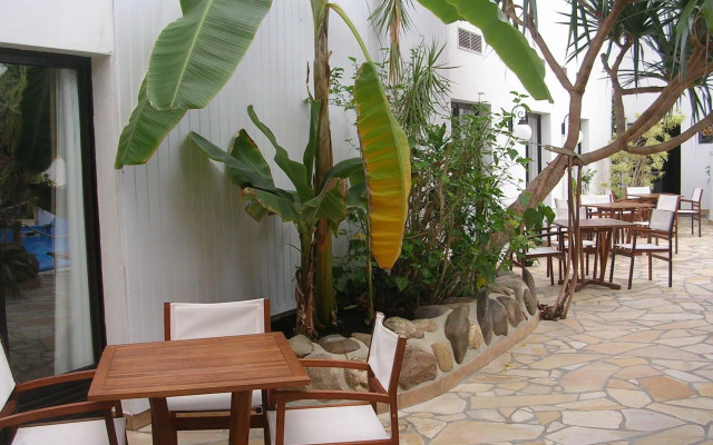 Tropical Hotel