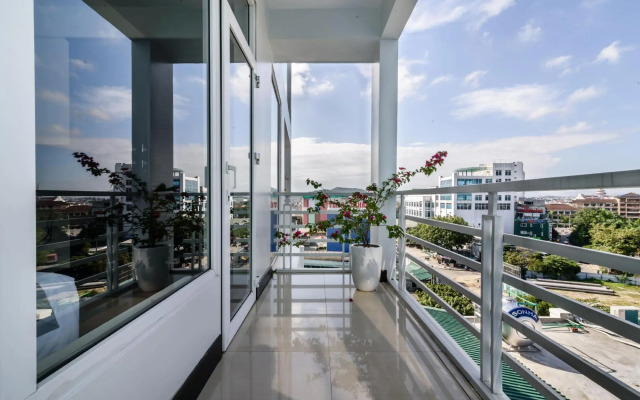 Hue Crown Boutique Hotel