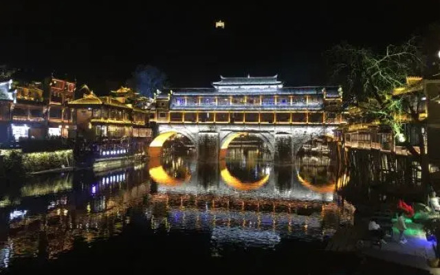 Phoenix Tuojianglou Diaojiaolou Inn