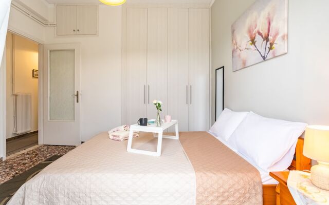 Seaside Family Haven - Avia's Spacious Getaway