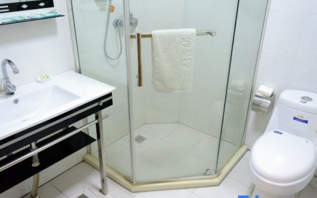 Huancheng Hotel (Huzhou Aishan Plaza Yintai Branch) – Bathroom – Huzhou