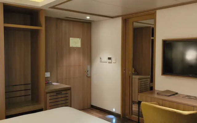 Royal Hometel Suites Dahisar Mumbai