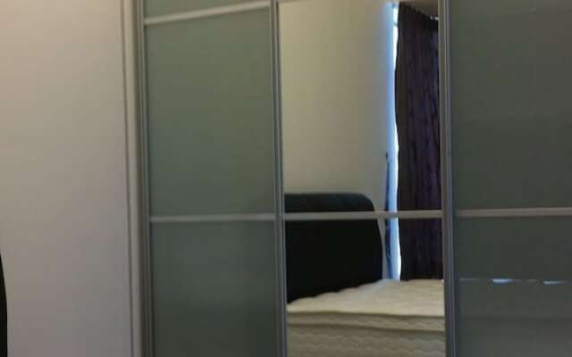Univ 360 Cozy Apartment with Pool View