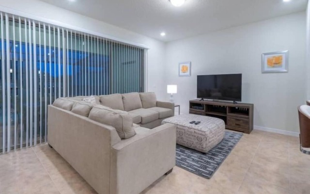 Solterra 5BR Townhouse w Splash Pool