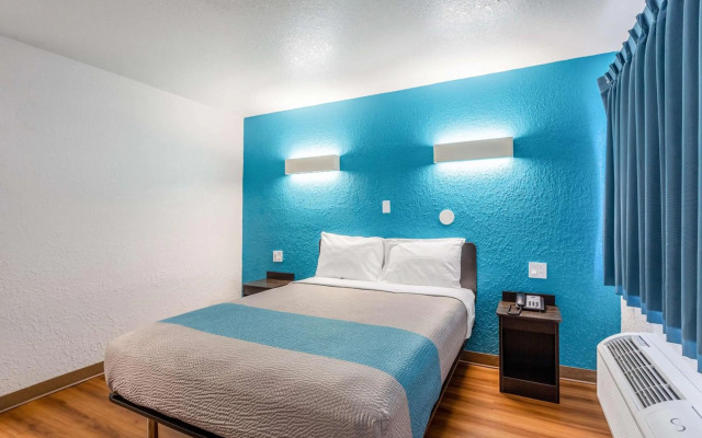 Motel 6 Valdosta, GA - University